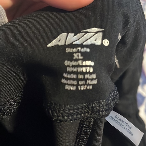 Yoga and workout shorts. These shorts are from Avía and have a nice stretch - Picture 3 of 4